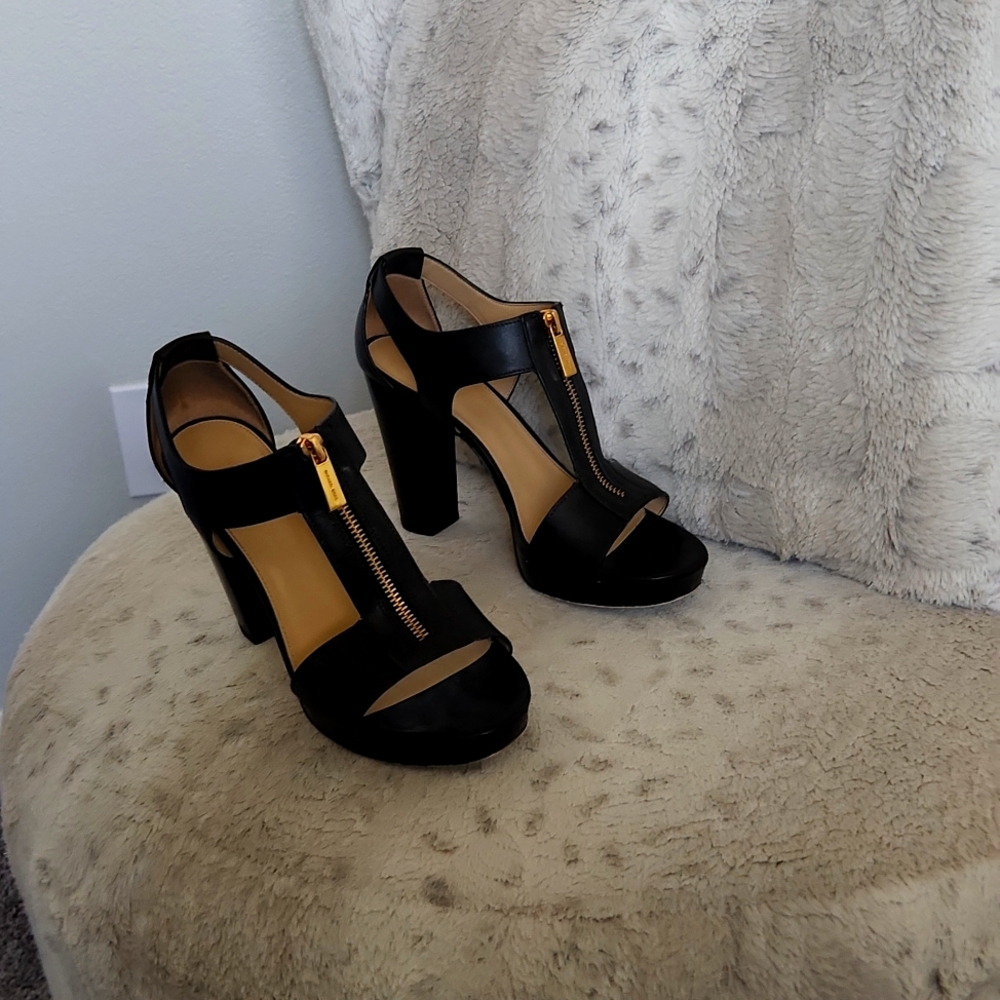 Ladies sandals